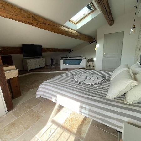 Appartement de charme Sud Luberon classé 4 étoiles Puyvert Esterno foto